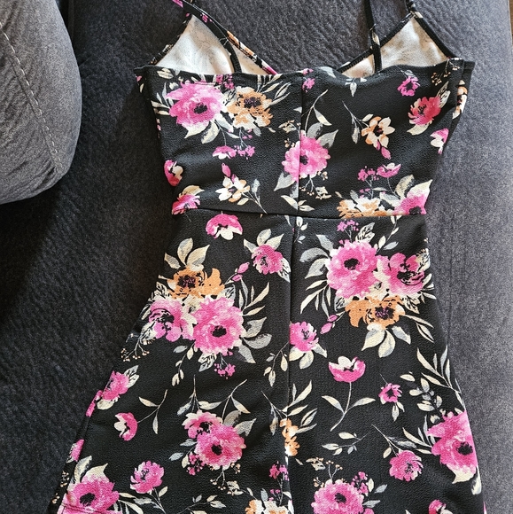 Floral Romper - Picture 2 of 4